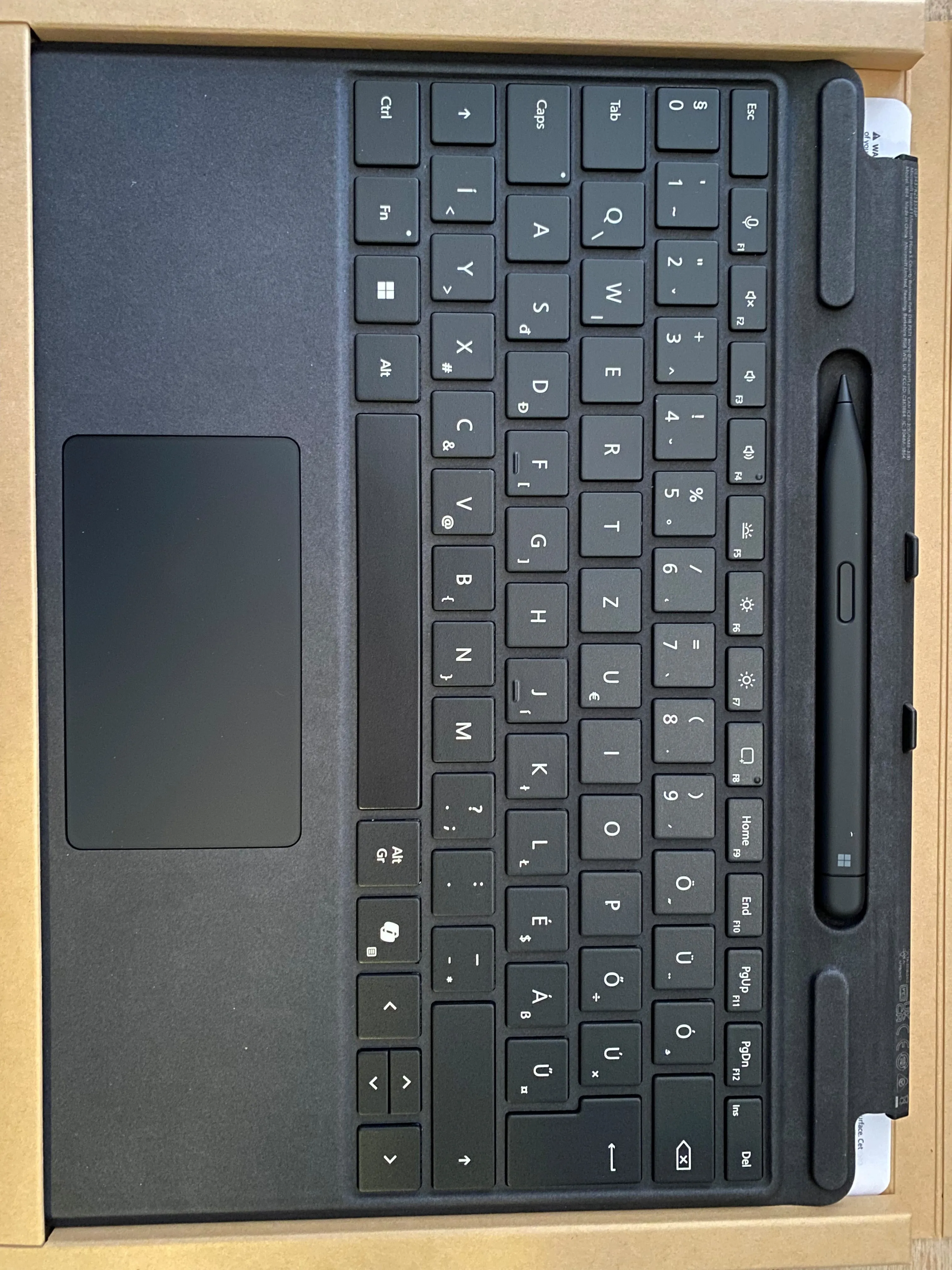 Surface Pro Sign. Keyboard + Slim Pen 2 Magyar ékezetekkel Black